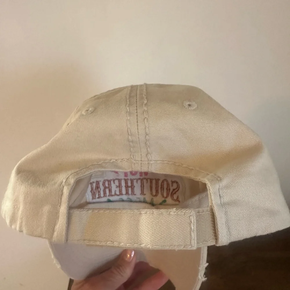 NWOT Cream Distressed Cap with Embroidered Design - Picture 4 of 4